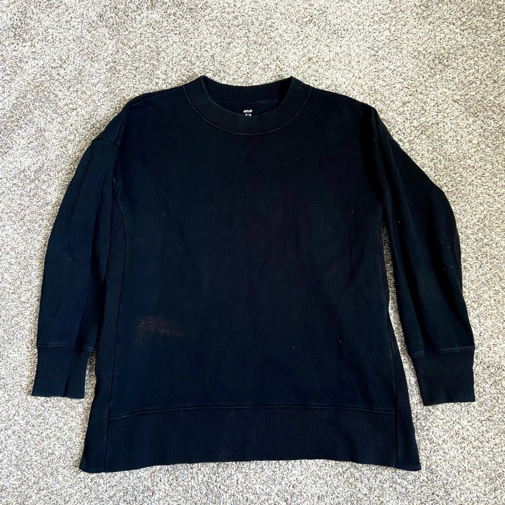 Aerie women’s Classic Black Crewneck Sweater